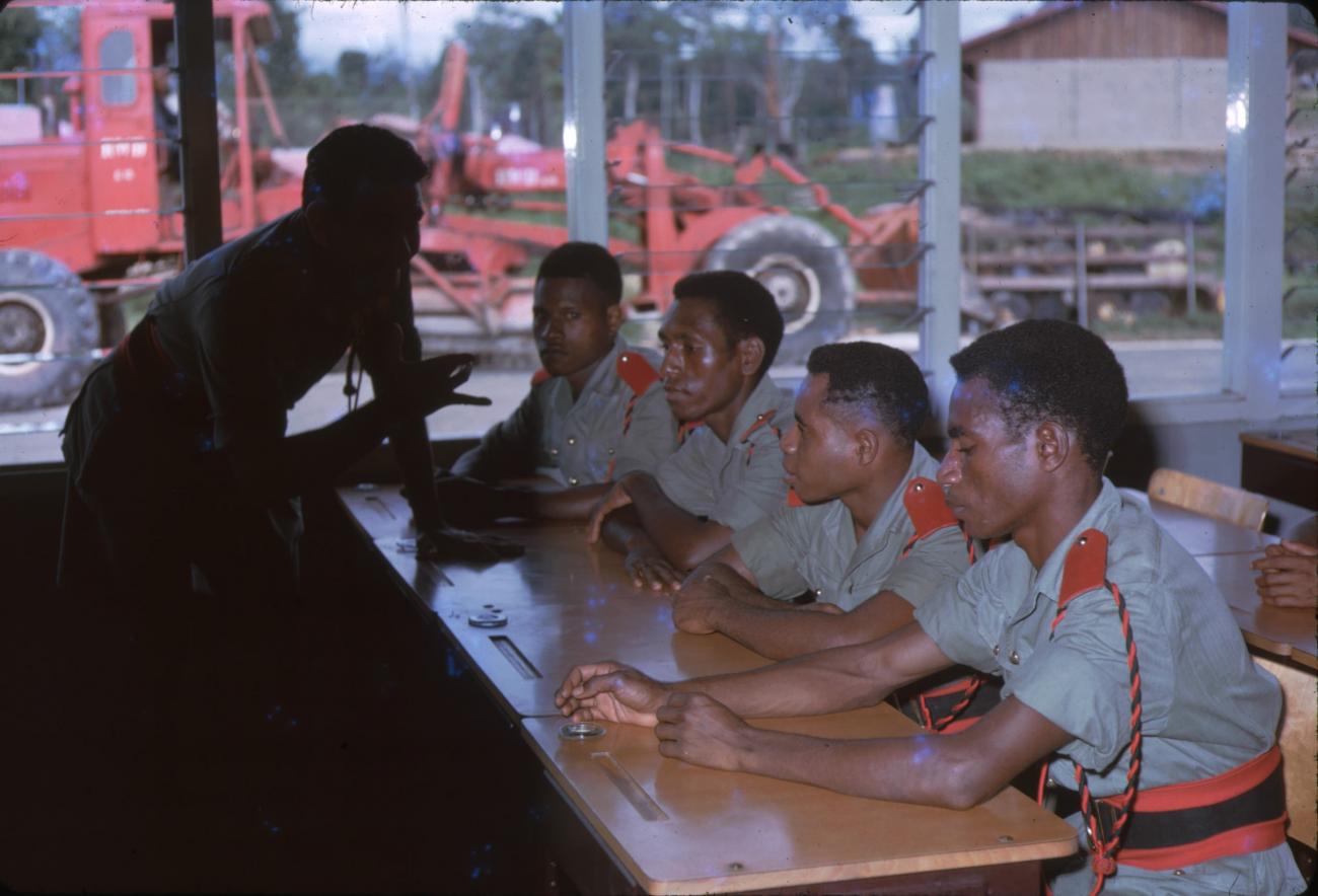 BD/209/9205 -
Opleidingskamp Papoea Vrijwilligers Korps te Manokwari