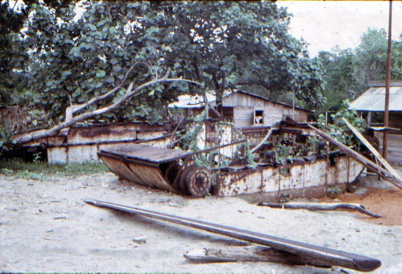 BD/37/324 - 
Wrak van amerikaans landingsvoertuig LVT-2
