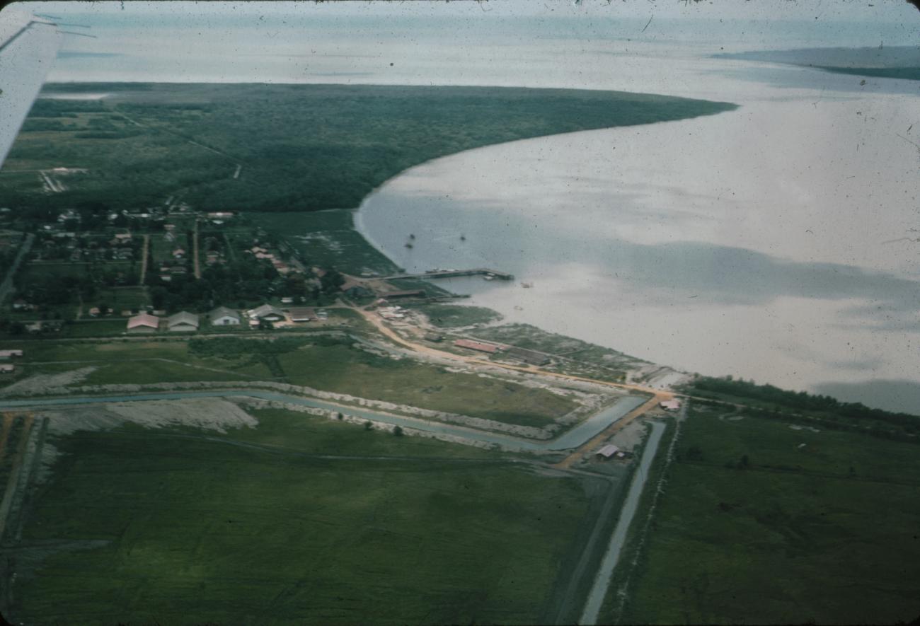 BD/288/58 - 
Luchtfoto baai
