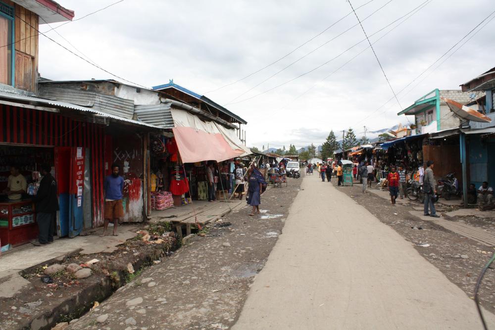 BD/153/23 - 
straatbeeld in Wamena
