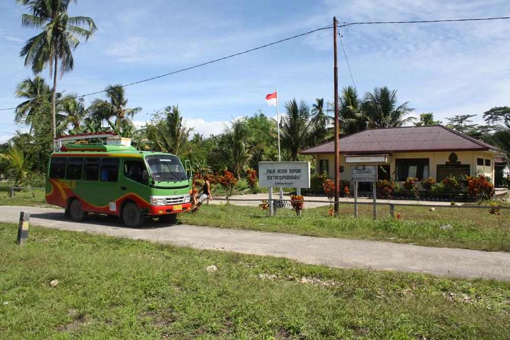 BD/153/75 - 
reizen op Biak - Supiori
