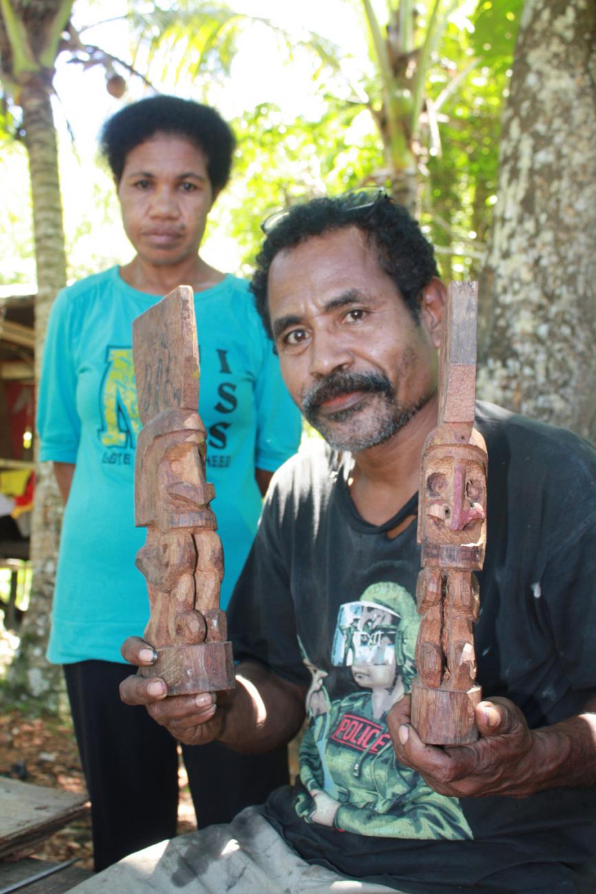 BD/153/95 -
man en vrouw uit Aryom - Biak