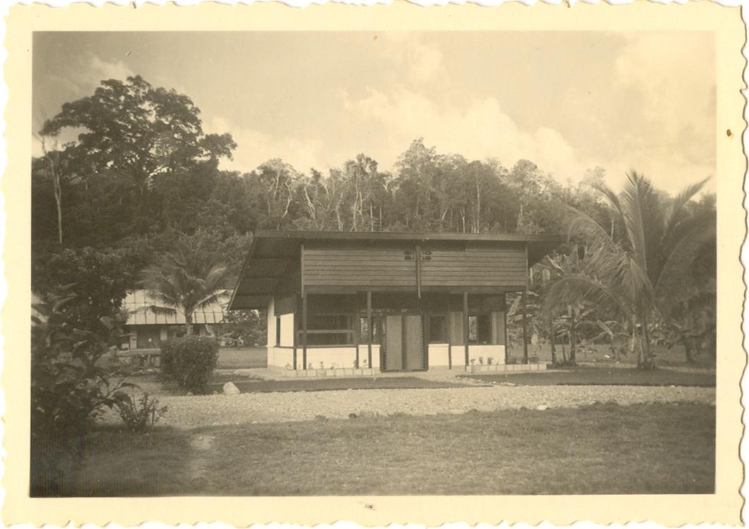 BD/84/4 - 
Model kampongwoning in Kota Radja, Hollandia Binnen
