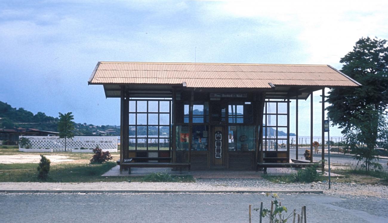 BD/22/38 -
Buss stop Hollandia Port
