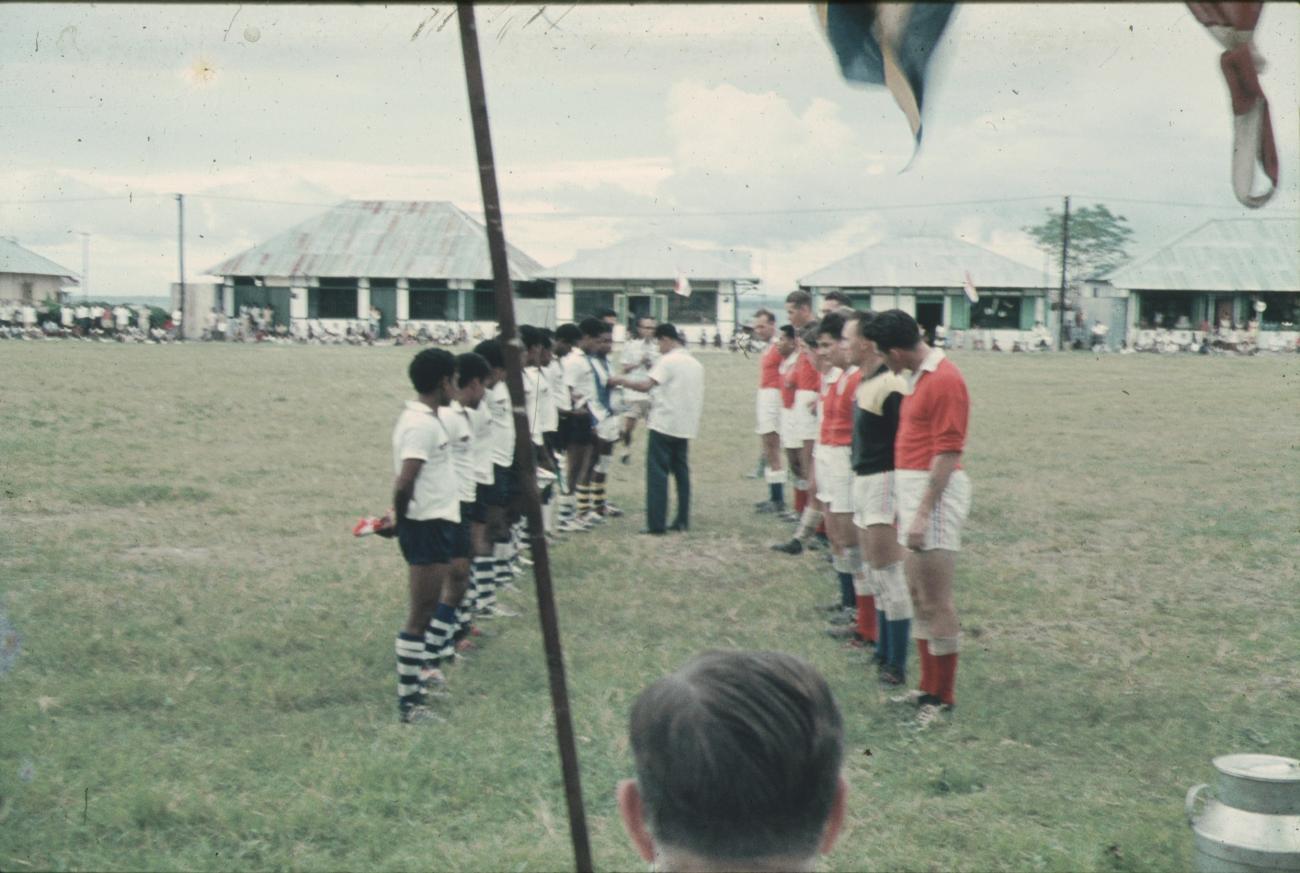 BD/144/565 - 
Voetbalwedstrijd bemanning Potvis. M.i. al beschreven
