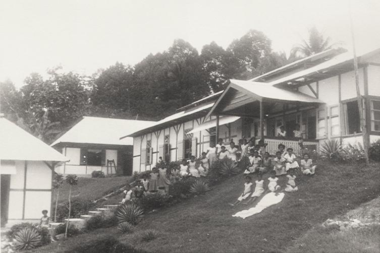 BD/256/137 - 
Kinderen voor een schoolgebouw
