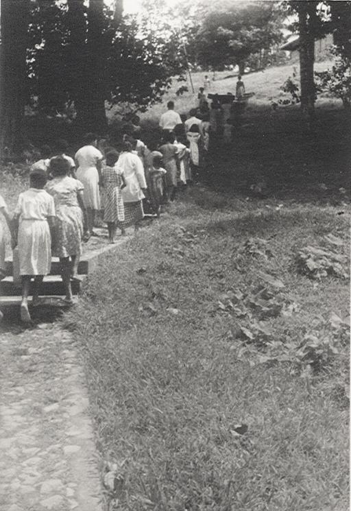 BD/256/94 - 
Lopende papoea- kinderen
