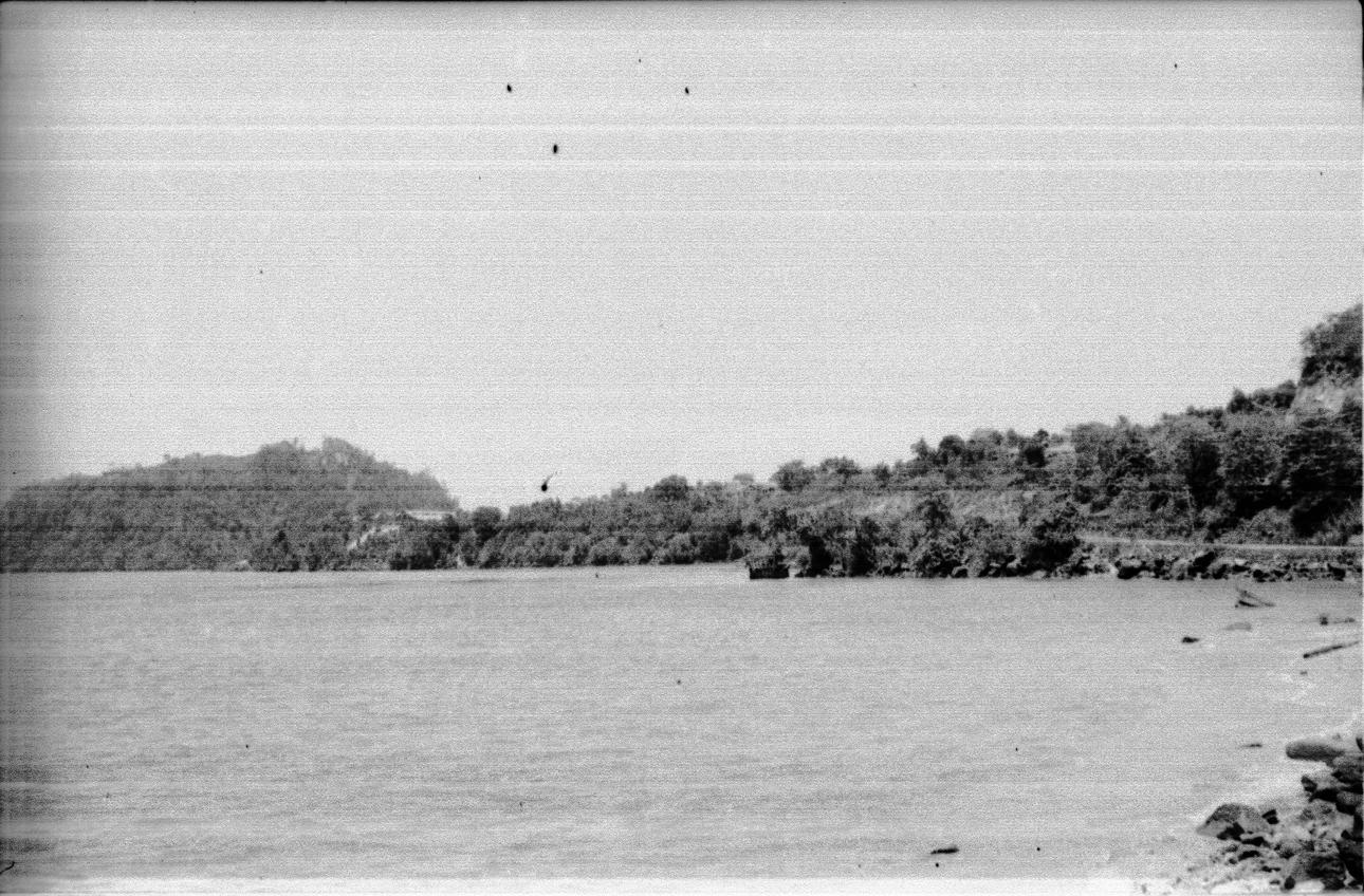 BD/67/118 - 
View on the shore
