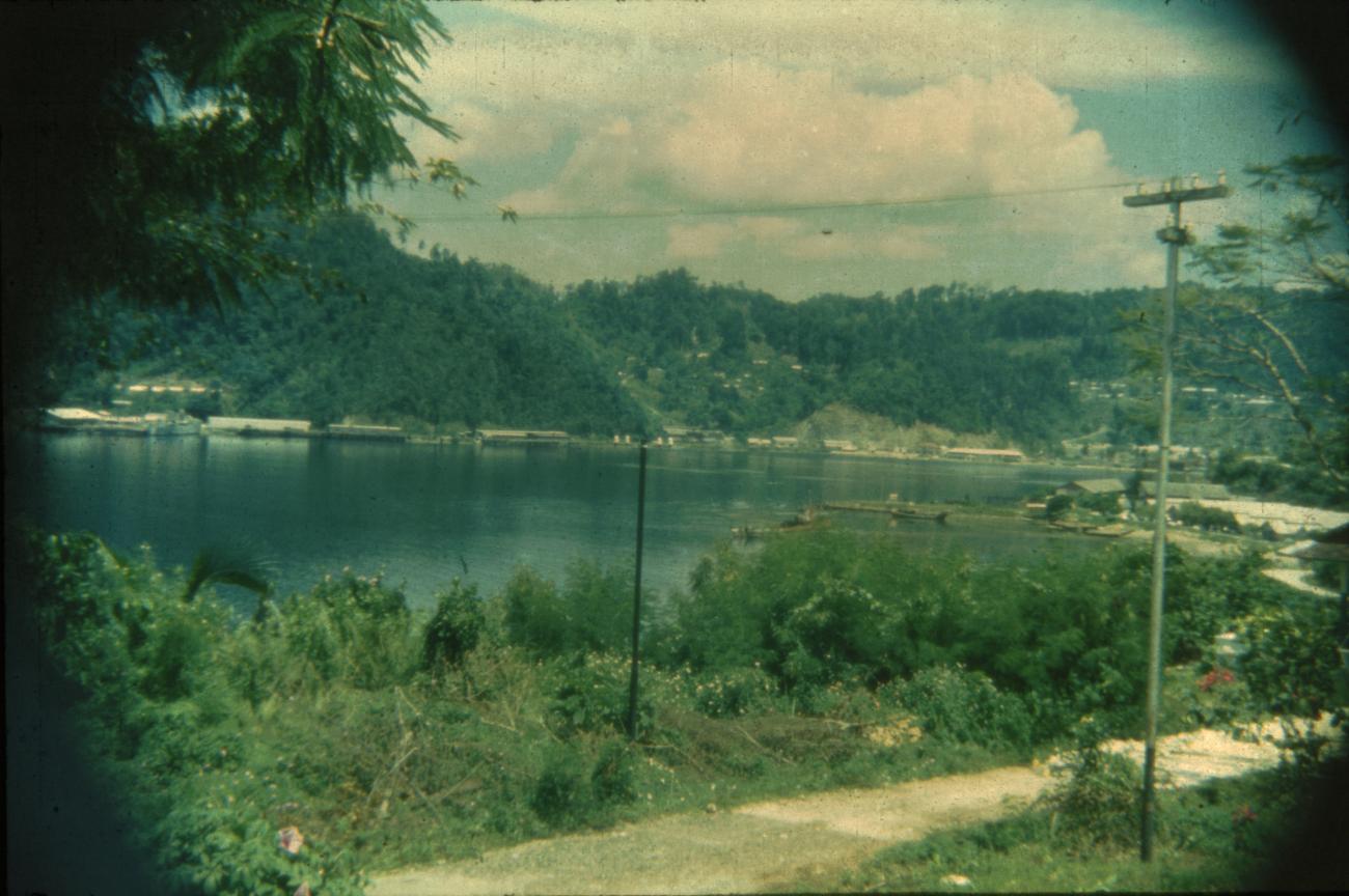 BD/67/157 -
Landschap bij Jayapura