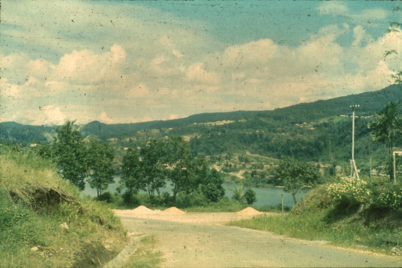 BD/67/161 -
Landschapsopname bij Jayapura