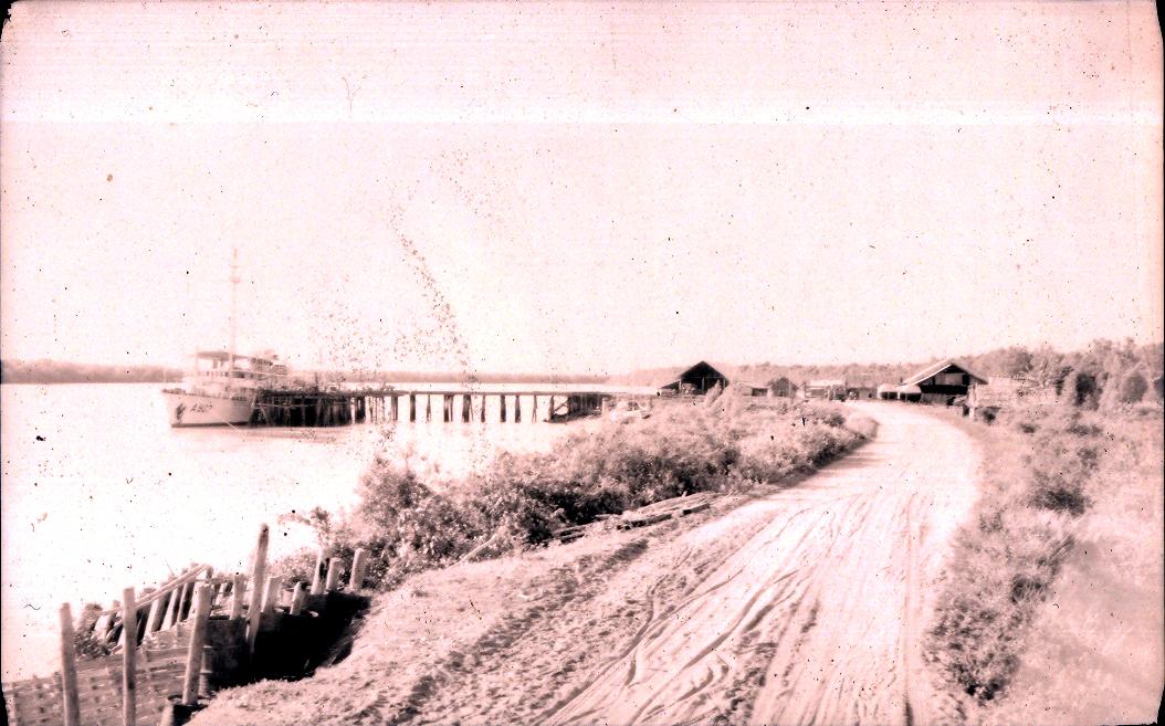BD/67/224 - 
Weg naar steiger te Merauke
