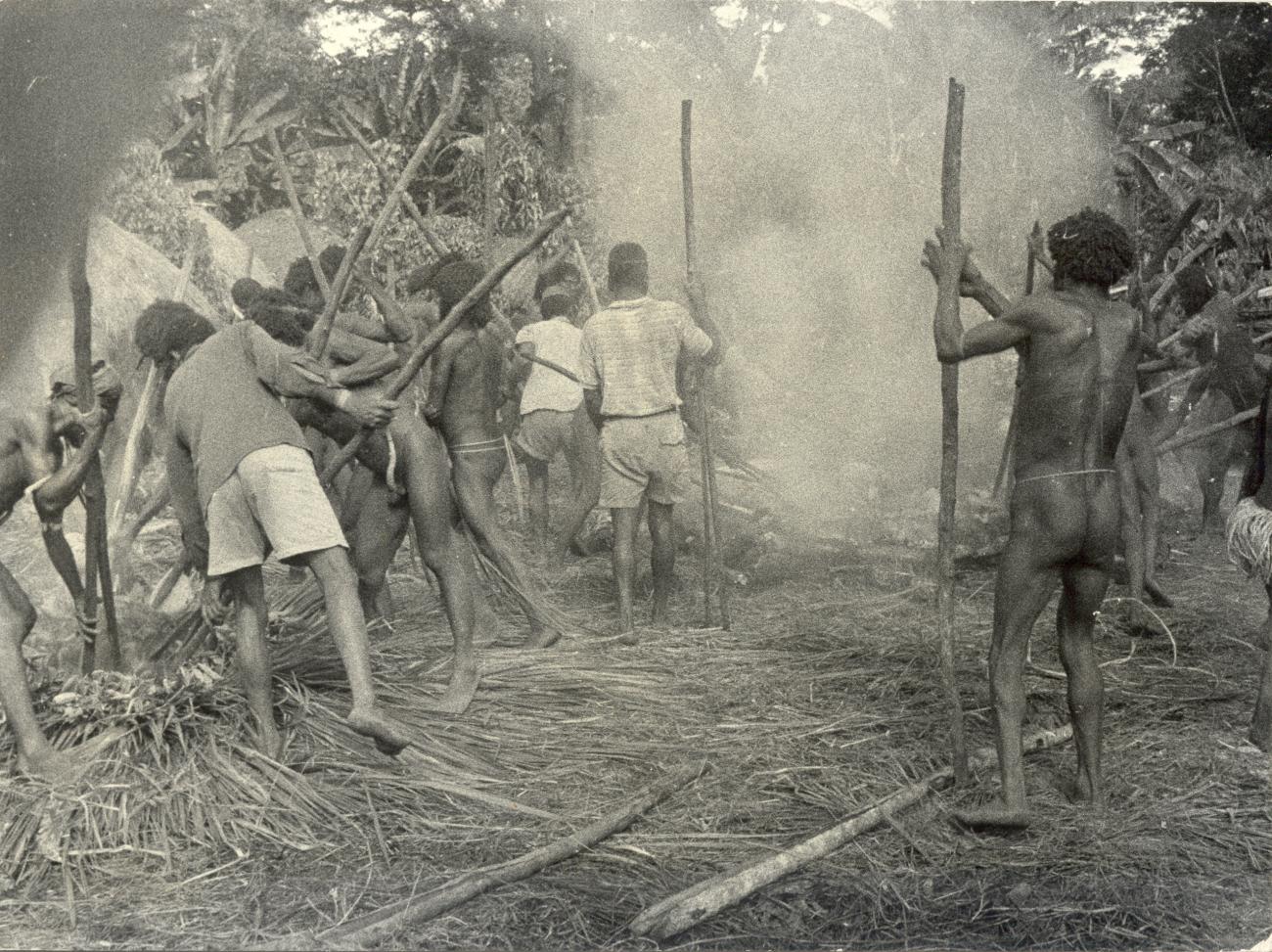 BD/40/10 -
Mountainland inhabitants preparing food in a village during a pig feast