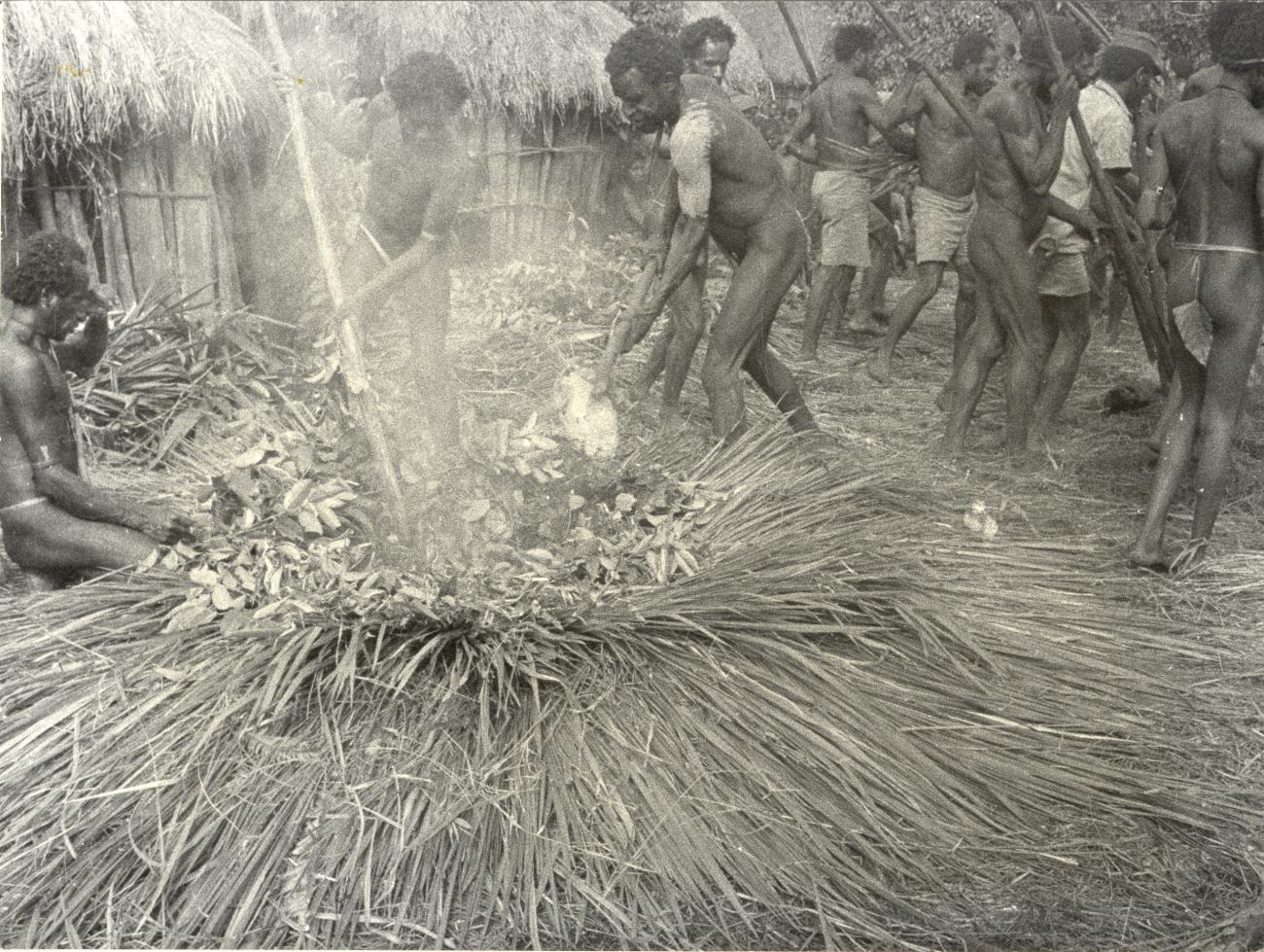 BD/40/11 -
Mountainland inhabitants preparing food in a village during a pig feast
