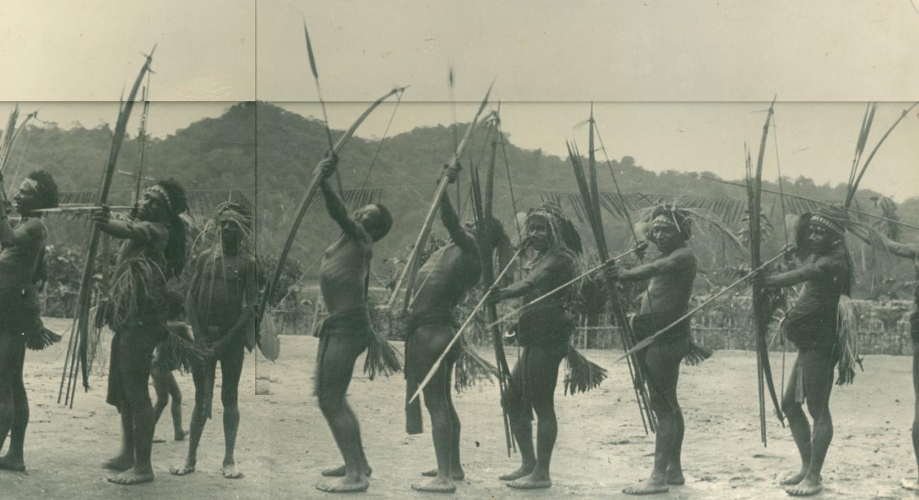 BD/40/39 -
Group of Arfak people with bow and arrow