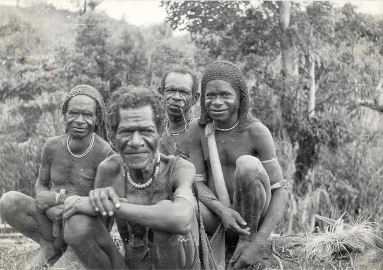 BD/40/4 -
Four Mountaintland inhabitants in squatting position