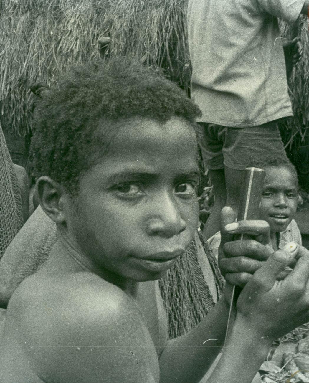 BD/40/76 -
Papua child