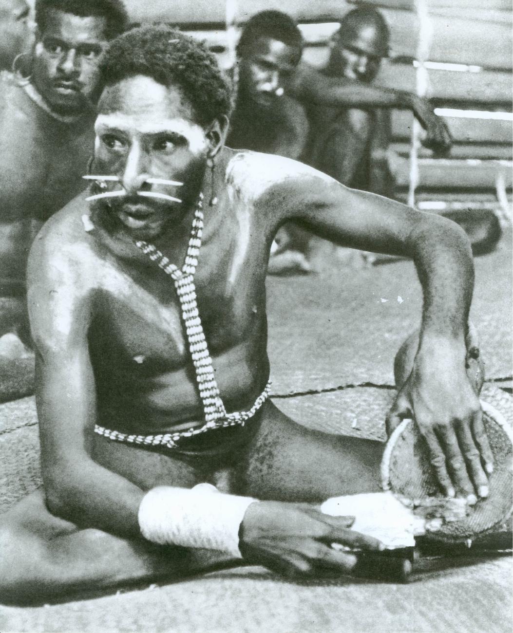 BD/40/91 -
Papua man with nose decoration and breast ornament