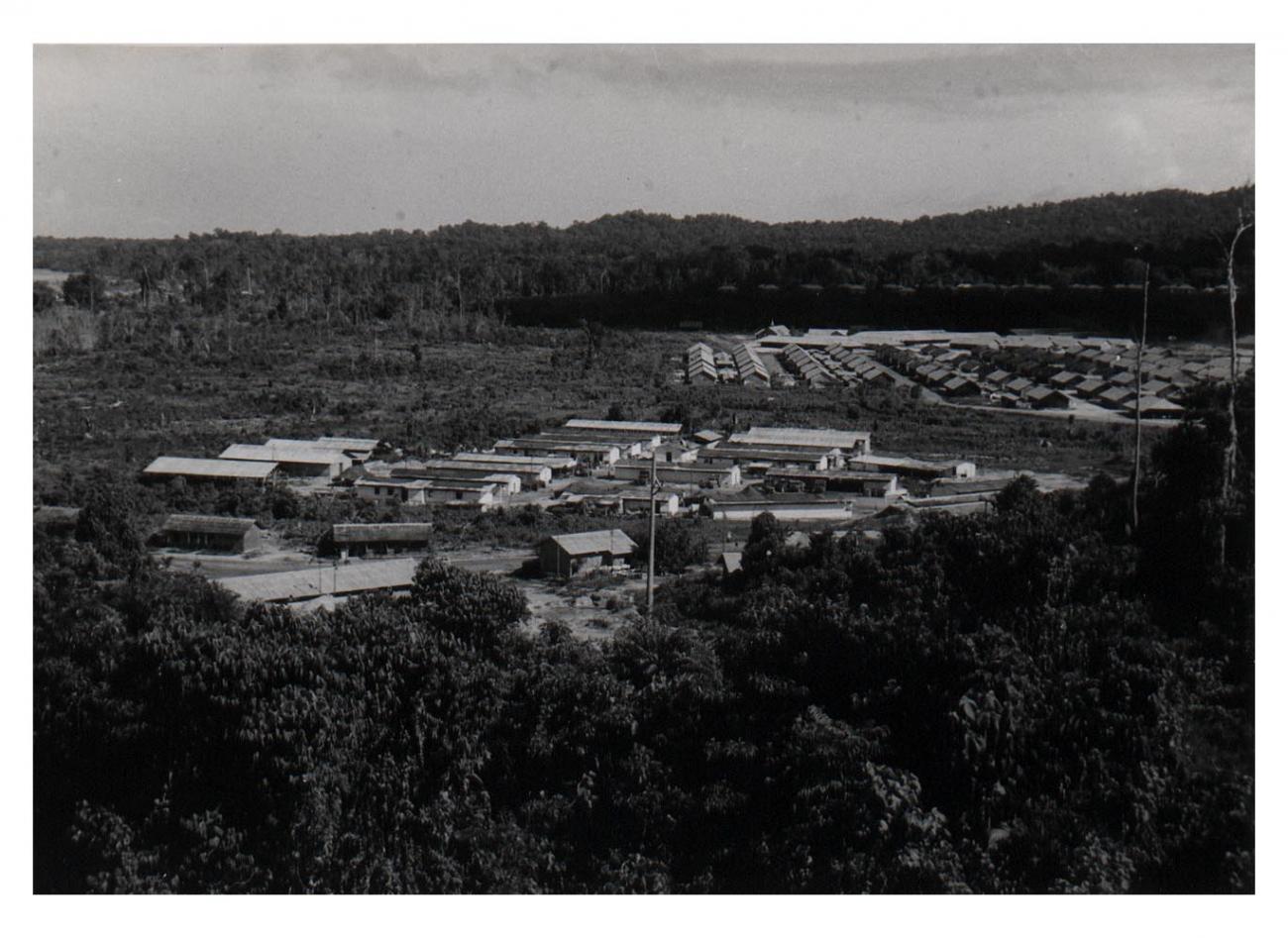 BD/54/11 -
panorama kampong Sorong