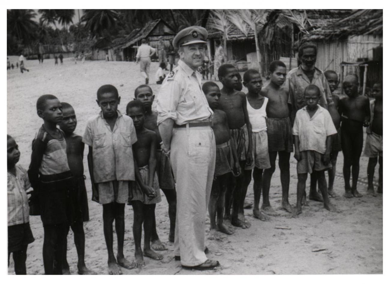 BD/54/29 - 
Kampong Kompol I Merauke, kampongbevolking  
