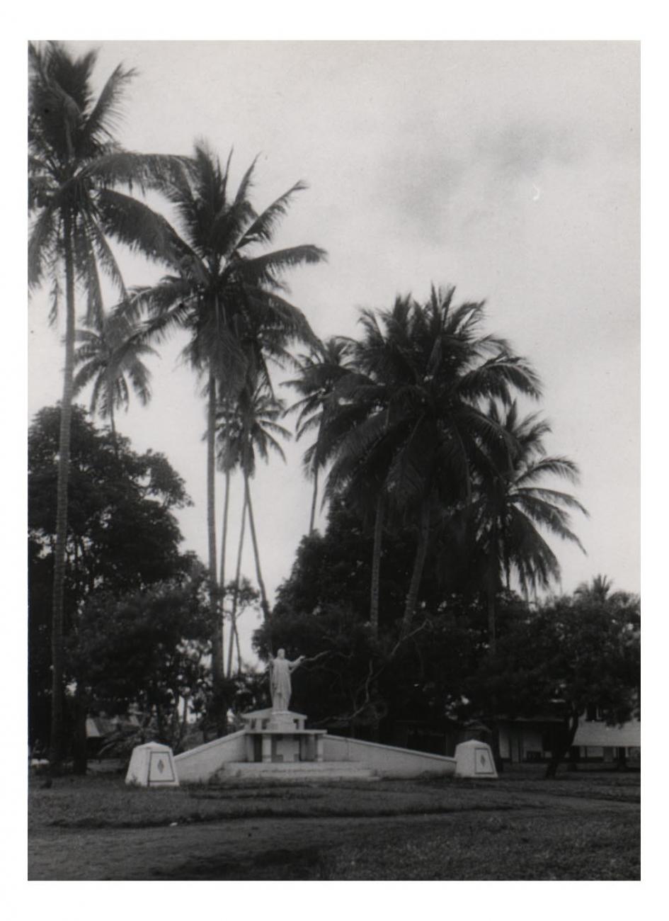 BD/54/40 -
Merauke, Sacred Heart Memorial next to mission station