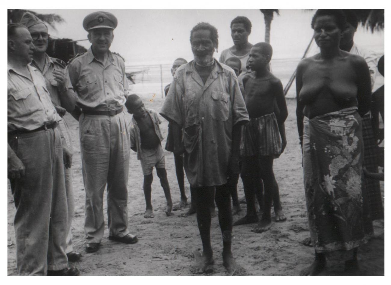 BD/54/49 -
Kampong Lampol I Merauke,group photo with Papuans