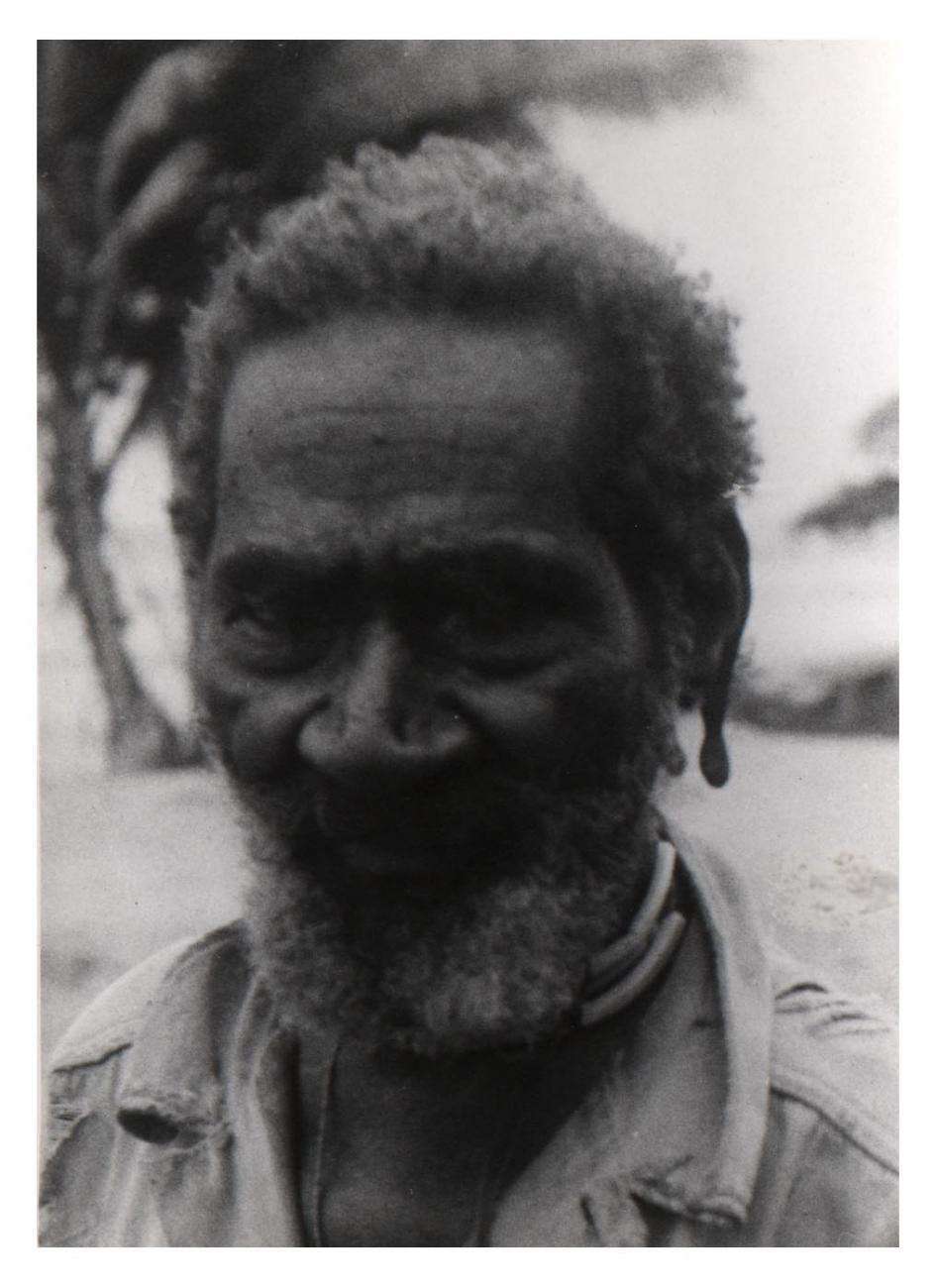 BD/54/52 -
Kampong lampol I, Merauke, portrait of a Papuan