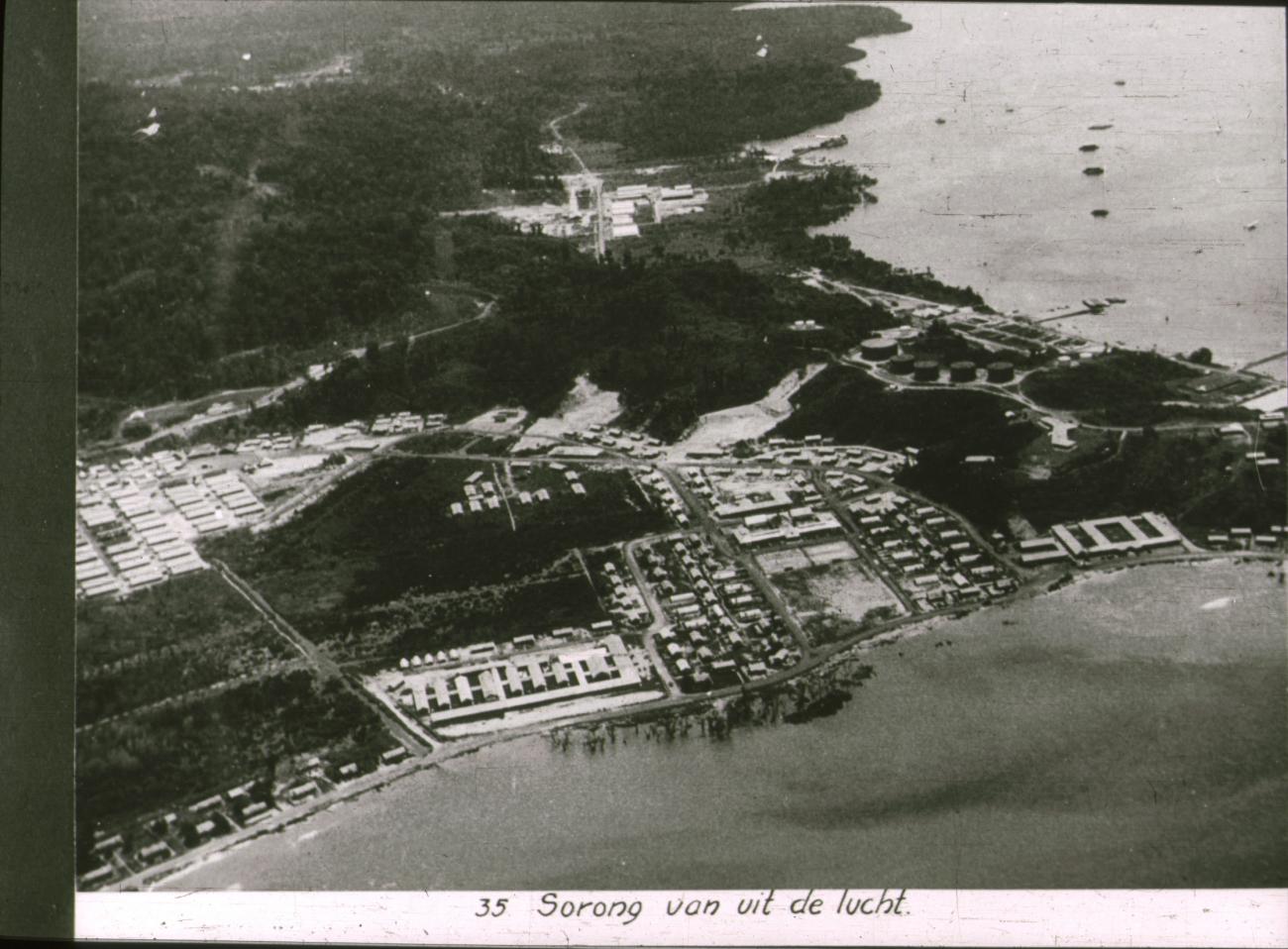 BD/186/111 -
Sorong vanuit de lucht