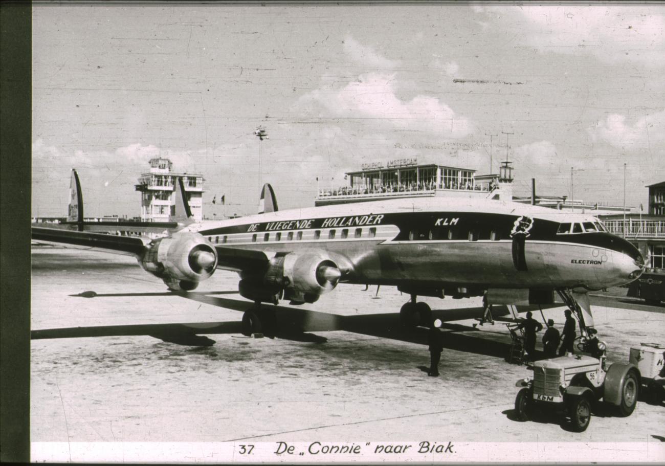BD/186/121 - 
Met de Super Constellation (Connie) van Schiphol naar Biak
