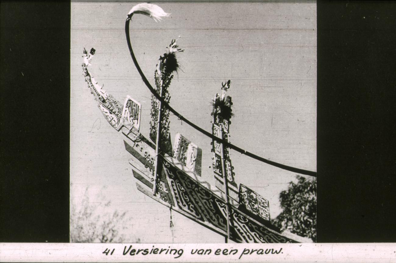BD/186/49 -
Versiering van een prauwsteven uit de Geelvinkbaai