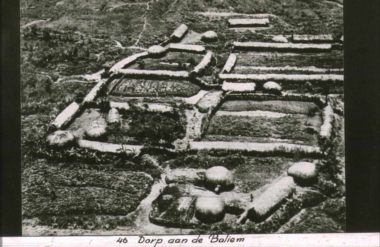 BD/186/63 -
Dorp aan de Baliem