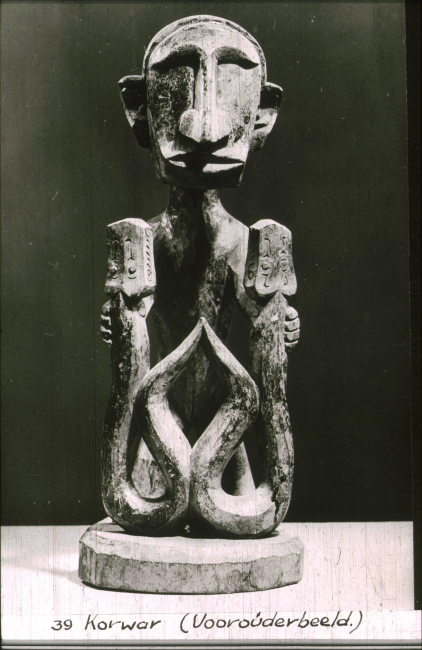 BD/186/98 -
Voorouderbeeld (korwar) uit de Geelvinkbaai