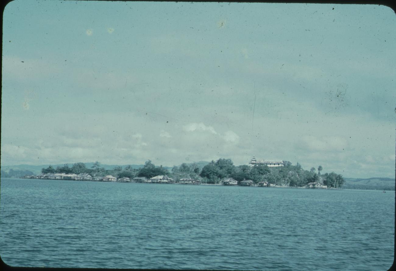 BD/248/226 -
Eiland in het meer
