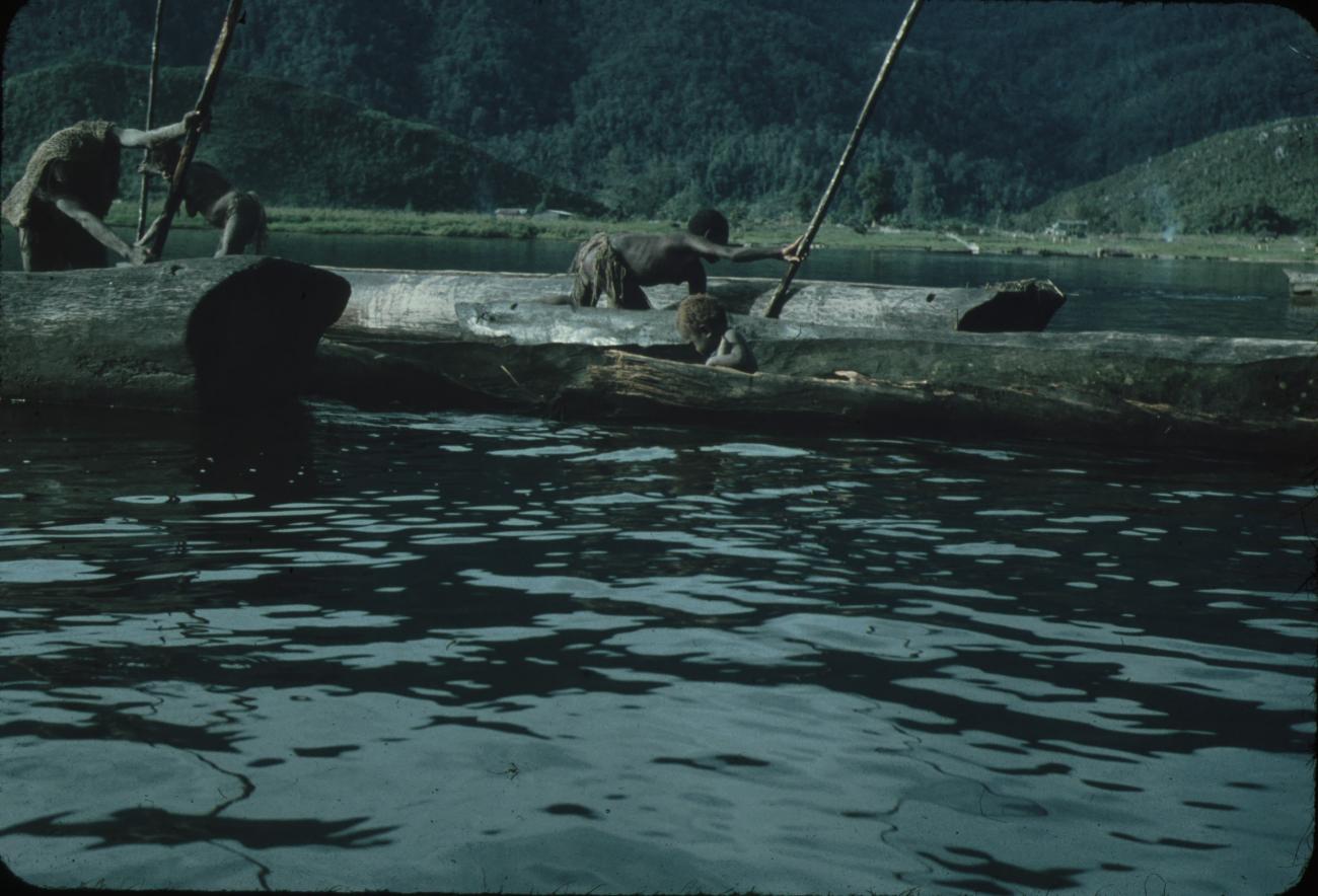 BD/248/58 -
prauwen op het water