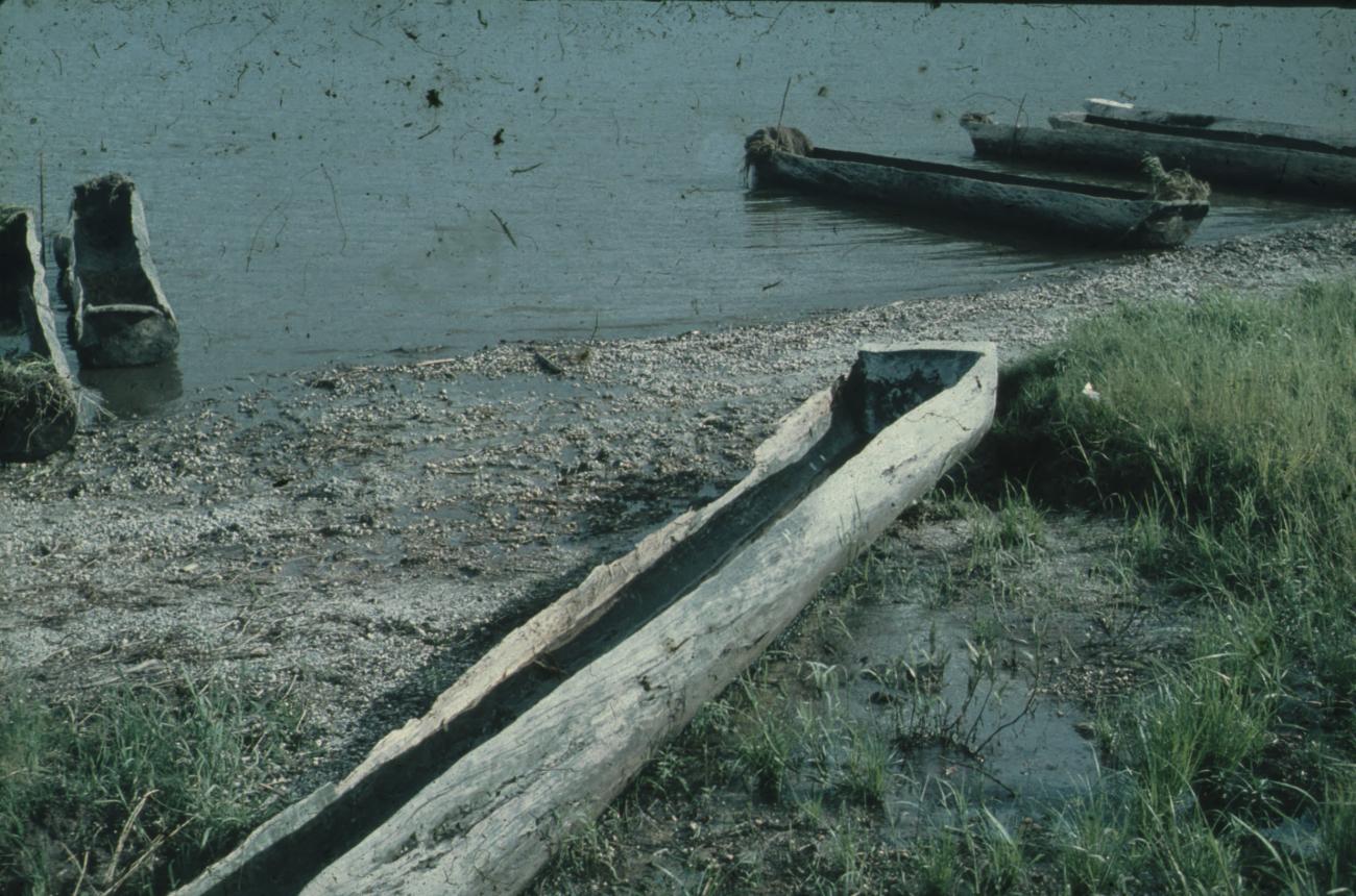 BD/248/80 -
prauwen aan het water