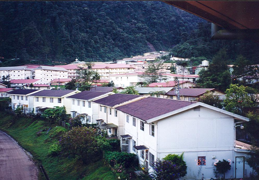 BD/269/100 -
Straatbeeld in Tembagapura