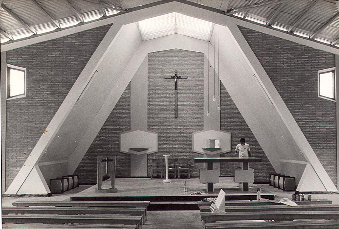 BD/269/171 -
Interieur van de kerk in Wamena