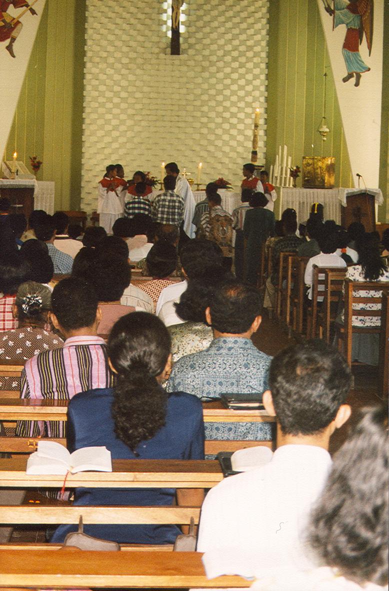BD/269/304 -
Dienst in de kerk van Kota Raya