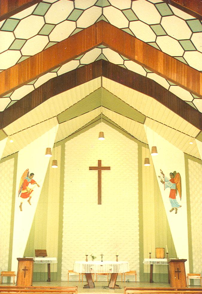 BD/269/371 - 
Kerkinterieur in Kota Raya
