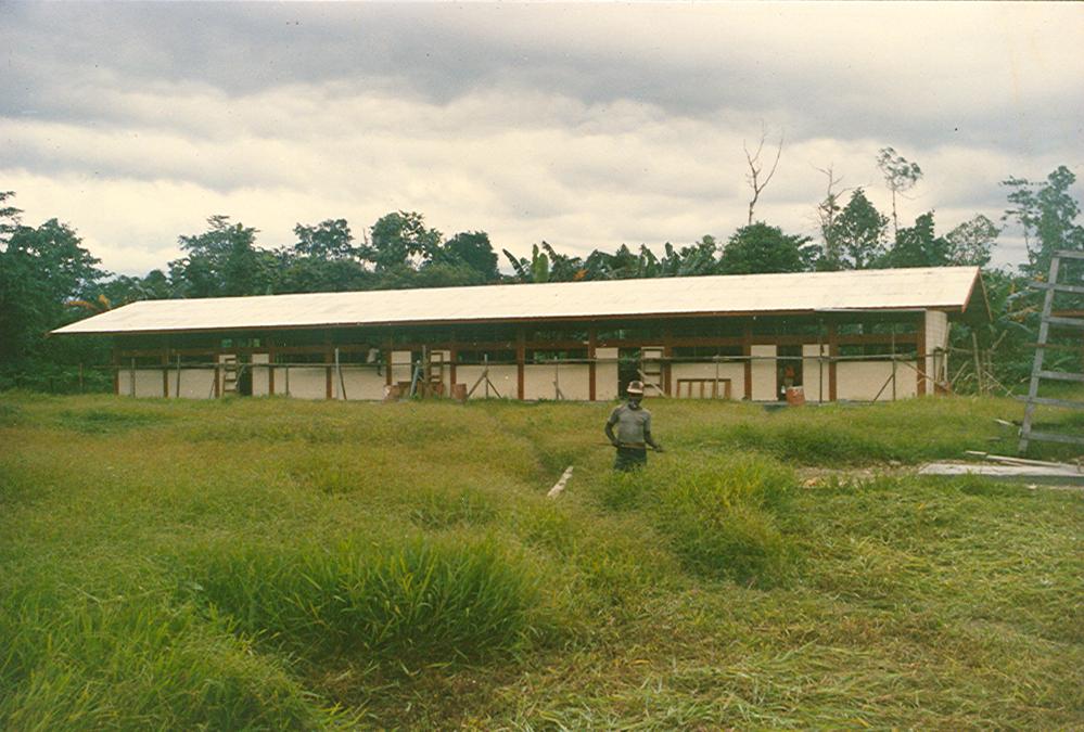 BD/269/73 -
Bouw van de nieuwe school in Timika