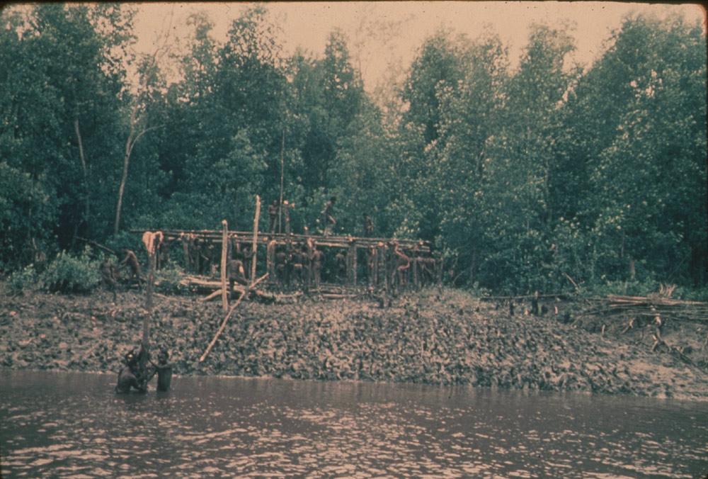 BD/30/7 -
Construction of a stilt house