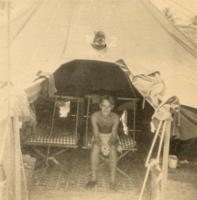 BD/318/96 -
Portret van mariniers in tent