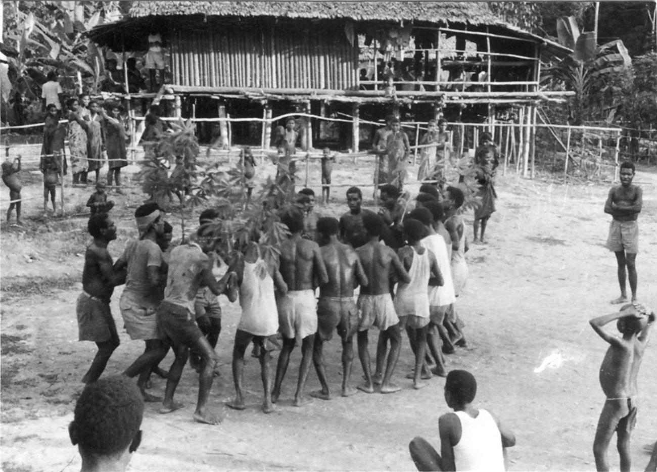 BD/328/39 - 
Tournee in het District Moraid, Onderafdeling Sorong
