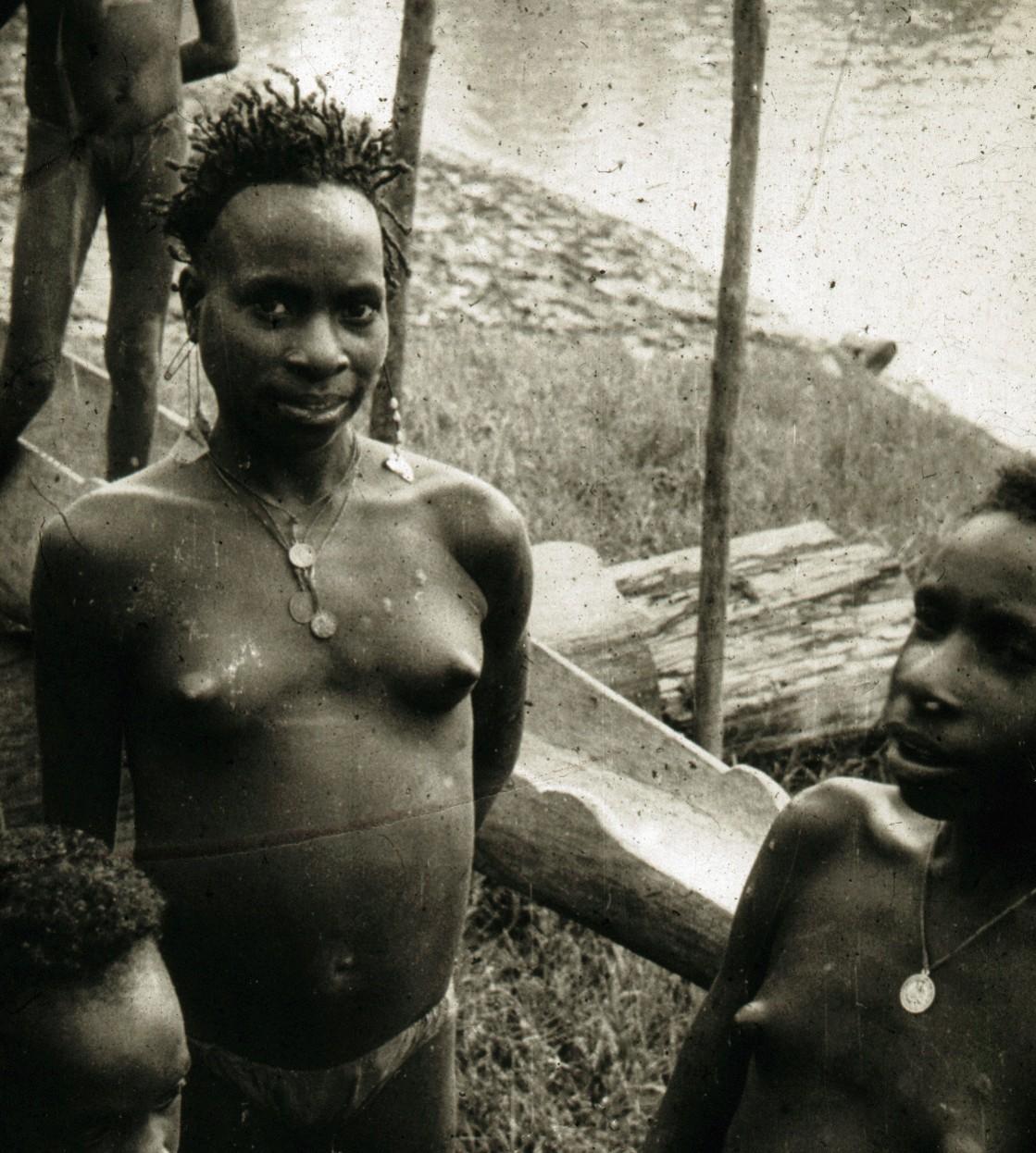 BD/66/251 -
Jonge vrouw uit Zuid Nieuw Guinea