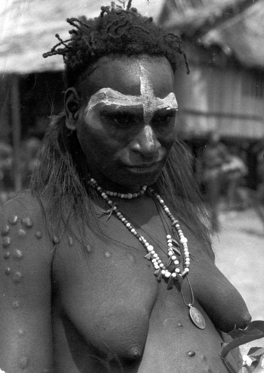 BD/66/358 -
Vrouw uit Zuid Nieuw Guinea
