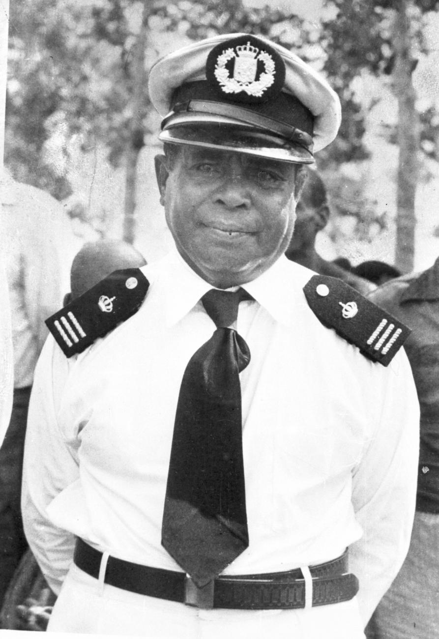 BD/66/396 -
Portret van dhr. Maturbongs, bestuurder