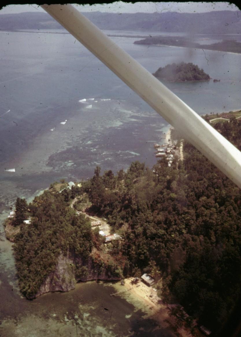 BD/66/47 - 
Aerial view of beach with houses
