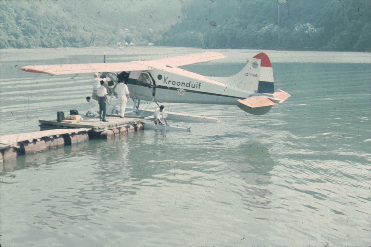 BD/171/440 -
Een Beaver JZ PAD van de NNGLM op het water.