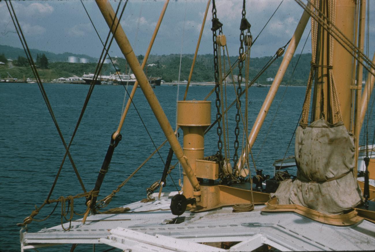 BD/171/482 -
Foto vanaf schip van haven.