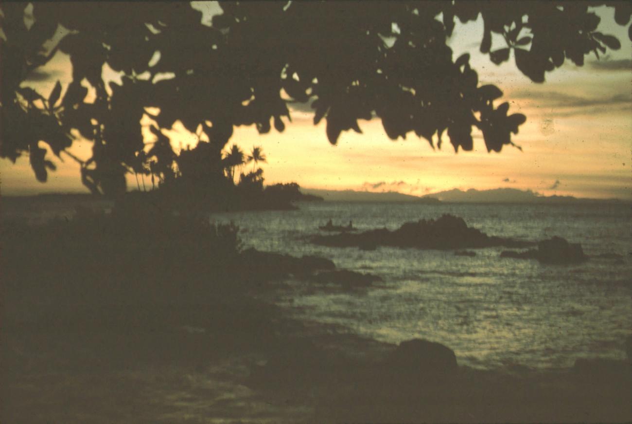 BD/171/503 -
Baai met eiland.