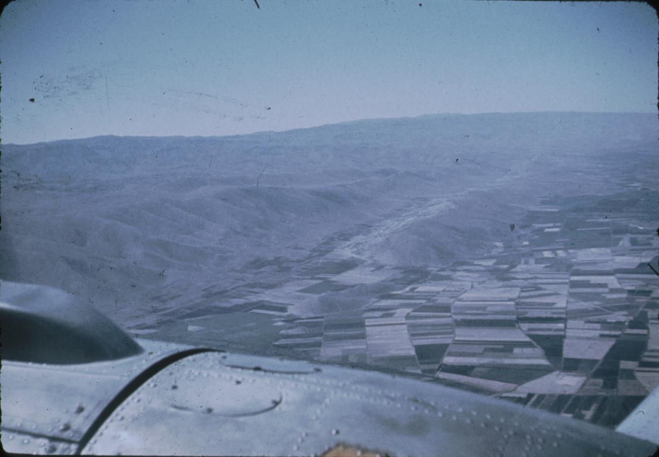 BD/171/68 -
Luchtfoto, onder meer in cultuur gebracht landschap.